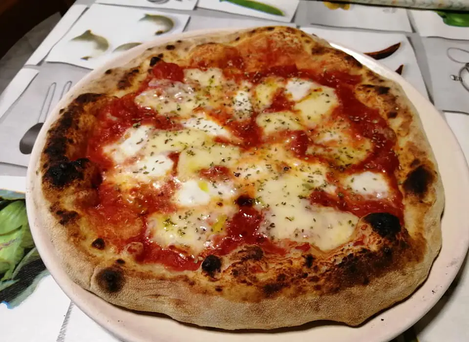 pizza margherita home restaurant chez Patty